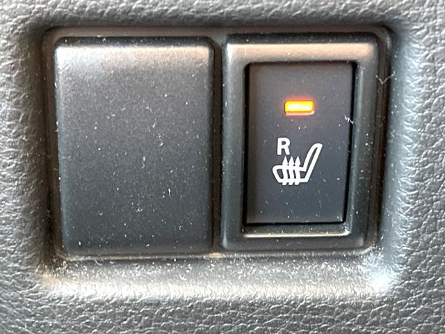 【シートヒーター】寒い日に重宝するシートヒーター!エアコンより早く温まってくれるので寒がりの人も安心ですね♪エアコンの温風は乾燥するから苦手、という方にもをおすすめです。