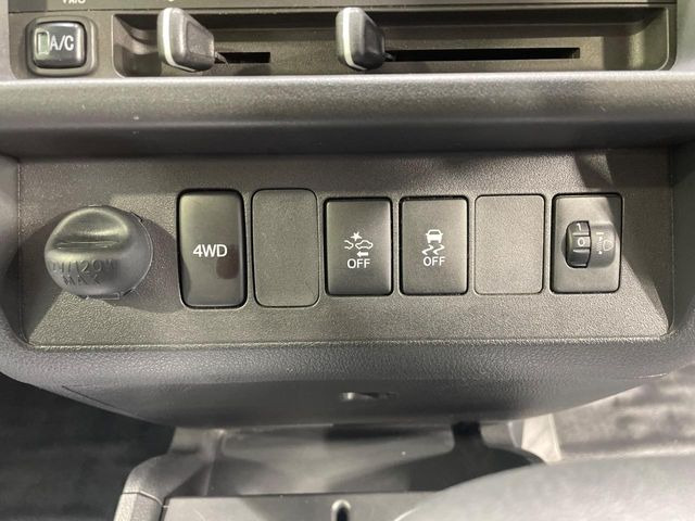 4WDのお車ですので、雪道でも安心です♪降雪地地域にお住まいの方以外にも、ウィンタースポーツが趣味の方や降雪地域へ帰省される機会がある方にもおすすめ!