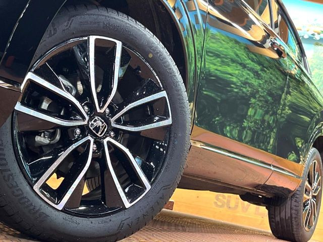 【純正18インチアルミホイール】外観にマッチした純正アルミホイールを装着しております。各種社外アルミホイールや、スタッドレスタイヤも取扱いしております。是非ご相談ください♪