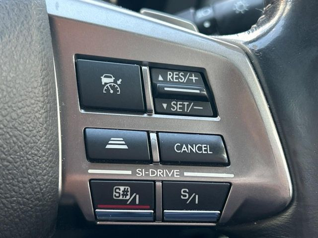 【アイサイトVer3】前方の車両等を検知し、衝突しそうな時は警報で注意を促し、ブレーキを踏む力をサポート。ブレーキを踏めなかった場合は衝突被害軽減ブレーキが作動、衝突回避をサポートします。