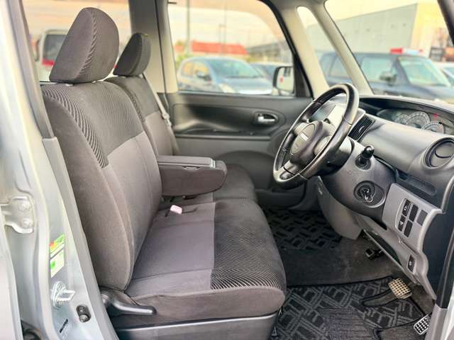 支払総額をお支払い頂ければ、それ以外の費用は掛かりませんので、ご安心下さい。陸送や希望ナンバーなどお客様の要望に基づくオプション等の費用は別途必要となります。詳細に関してはお問い合せください。