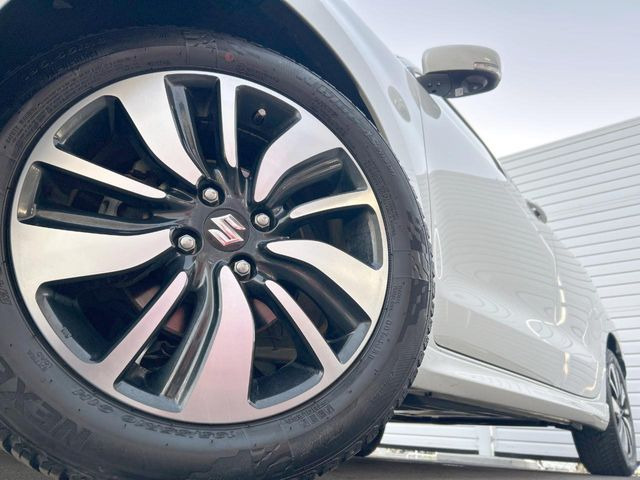 �y����16�C���`�A���~�z�C�[���z�O�ςɃ}�b�`���������A���~�z�C�[���𑕒����Ă���܂��B�e��ЊO�A���~�z�C�[����A�X�^�b�h���X�^�C�����戵�����Ă���܂��B���񂲑��k����������