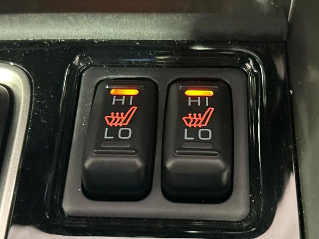 【シートヒーター】寒い日に重宝するシートヒーター!エアコンより早く温まってくれるので寒がりの人も安心ですね♪エアコンの温風は乾燥するから苦手、という方にもをおすすめです。