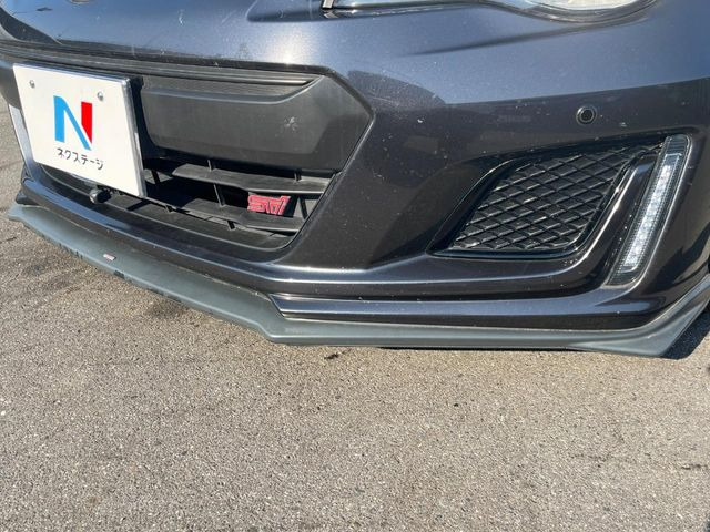 �ySTI�X�^�C���p�b�P�[�W�z�t�����g�E�T�C�h�E���A��STI�̃G�A���œ���B�O�ς̃X�|�[�e�B�[�����ۗ������Ă���邾���łȂ��A�������s���̋�̓o�����X���œK�����Ă���܂��B