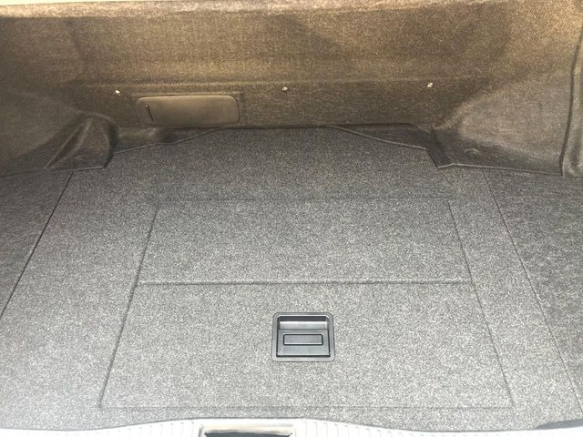 ���i�̂���������ʋ΁A���}���ɏ\���ȉ׎��X�y�[�X���m�ۂ��Ă���܂��B