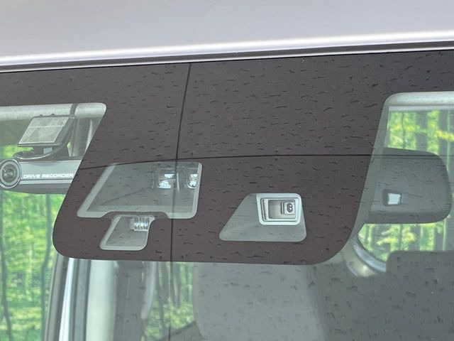 �y�G�}�[�W�F���V�[�u���[�L�z���s���ɑO���̎ԗ�����F�����A�Փ˂������Ȏ��͌x��ƃu���[�L�ŏՓˉ���Ɣ�Q�y�����A�V�X�g�B�����S�Ƀh���C�u�����y���݂��������܂��B