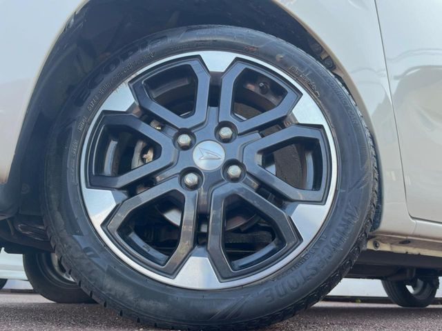 �y����15�C���`�A���~�z�C�[���z�O�ςɃ}�b�`���������A���~�z�C�[���𑕒����Ă���܂��B�e��ЊO�A���~�z�C�[����A�X�^�b�h���X�^�C�����戵�����Ă���܂��B���񂲑��k����������