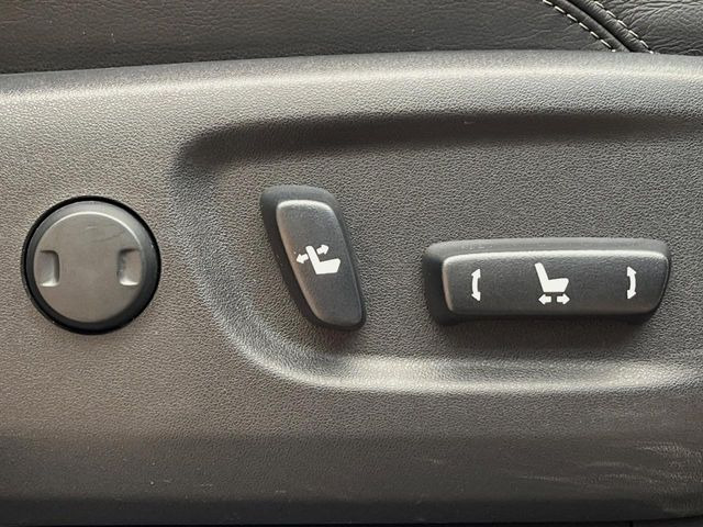 【パワーシート】スイッチ一つで簡単にシートの微調整が可能!電動だから力もいりません!快適なシートポジションにセットして、快適なドライブをお楽しみください。