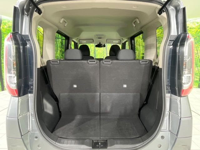 ���i�̂���������ʋ΁A���}���ɏ\���ȉ׎��X�y�[�X���m�ۂ��Ă���܂��B�Z�J���h�V�[�g��|���ƁA�傫�ȉו��̐ύڂ��\�ł���