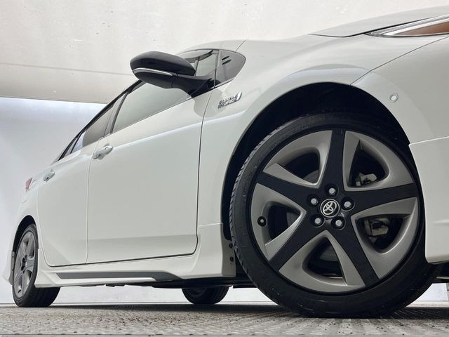 【純正オプション17インチアルミホイール】純正オプションホイールを装着。走行性能の向上に加え、外観もよりスタイリッシュになっています。