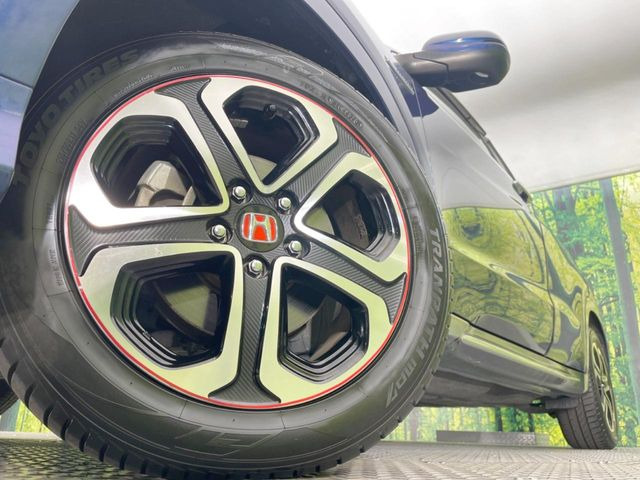 【純正アルミホイール】外観にマッチした純正アルミホイールを装着しております。各種社外アルミホイールや、スタッドレスタイヤも取扱いしております。是非ご相談ください♪