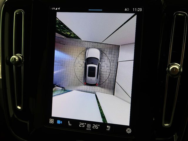 �y360&deg;�r���[�J�����z4��̍��𑜓x�J������360�x�̒��Ր}��\���B�ׂ̎Ԃ�ǁA���p�ɂ����Q���Ȃǂ���ʂŊm�F�ł��邽�߁A�����X�y�[�X�ł̒��ԁE�o��������S�ł��B