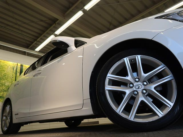 �y����17�C���`�A���~�z�C�[���z�O�ςɃ}�b�`���������A���~�z�C�[���𑕒����Ă���܂��B�e��ЊO�A���~�z�C�[����A�X�^�b�h���X�^�C�����戵�����Ă���܂��B���񂲑��k����������