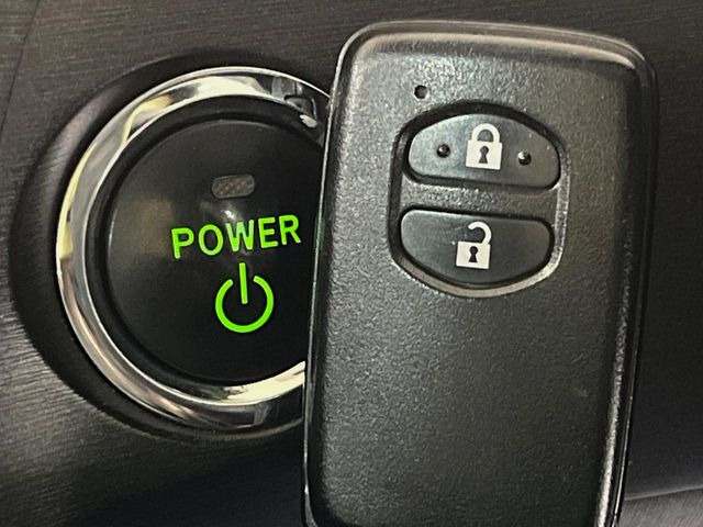 �y�X�}�[�g�L�[�z�J�o����|�P�b�g�ɓ��ꂽ�܂܂ł��h�A�̎{���E�������\�ȃX�}�[�g�L�[�𑕔��B�G���W���̃I���E�I�t�����J�M�����o���K�v����������Ƃ��Ă��֗��ł���