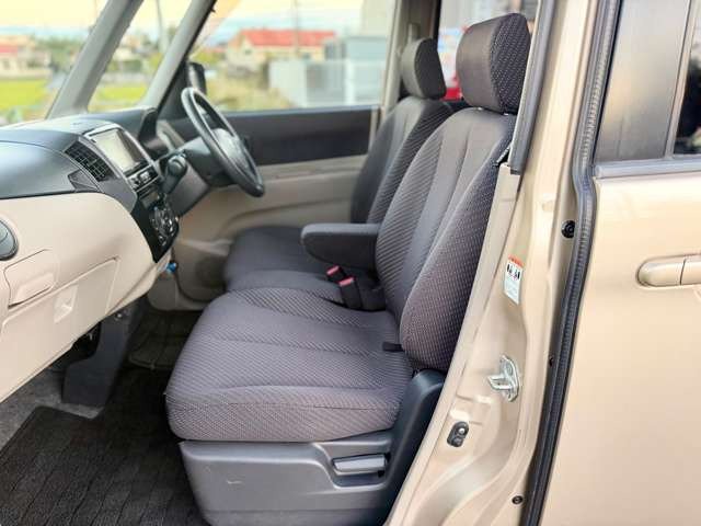 お買い得車多数展示中です!この機会に是非ご来店下さい!