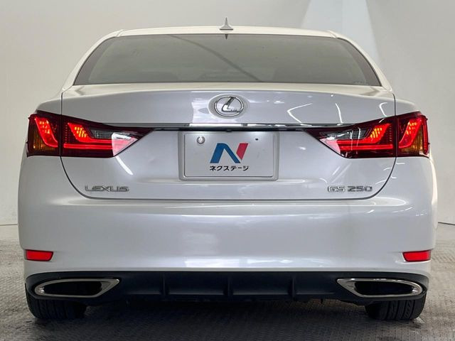 安心の最長10年・走行無制限保証(有償)をご用意。保証内容も充実はもちろん、無料点検&オイル交換や、年中無休の全国・24時間ロードサービスも付帯されておりますのでご安心下さい。