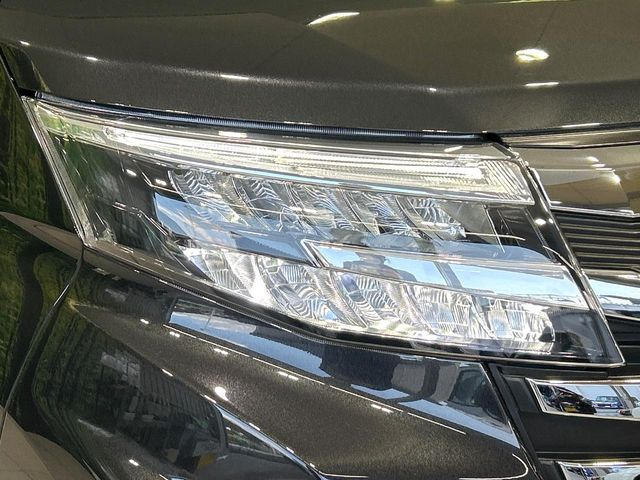 �yLED�w�b�h���C�g�z���V����ԑ��s�����ǍD�Ȏ��E���m�ۂ����S���ĉ^�]�ł��鍂�P�xLED�w�b�h���C�g�𑕔�!�_�����x�������A����d�͂��}�����Ă��܂��B