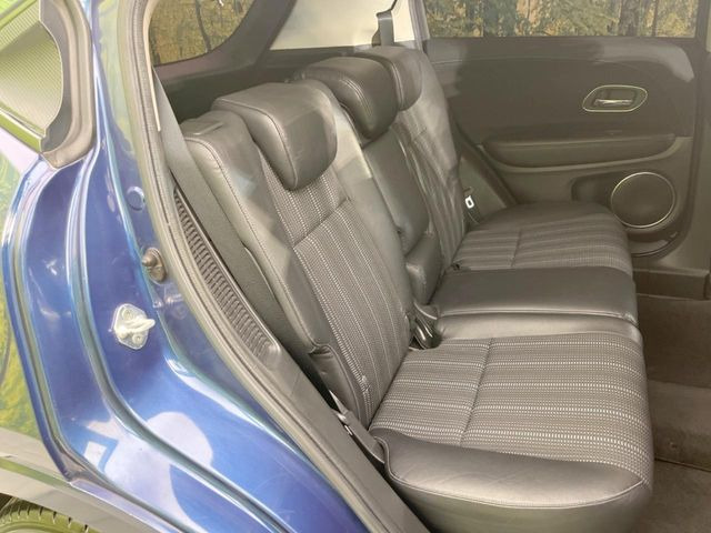 後部座席も気になるようなキズ・汚れやへたり等、大きなダメージはなく、良好な状態です。