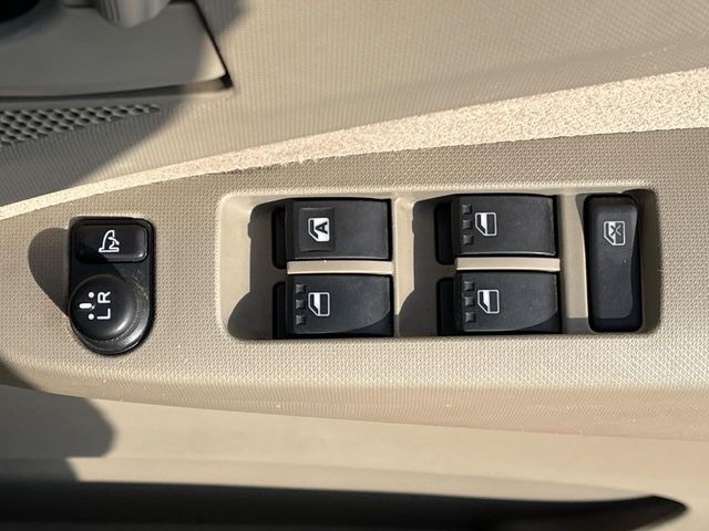 �y�d���i�[�~���[�z�T�C�h�~���[�͓d���i�[���ƂȂ��Ă���A�������ԏ�ł��L�Y�������X�N��}�����܂��B