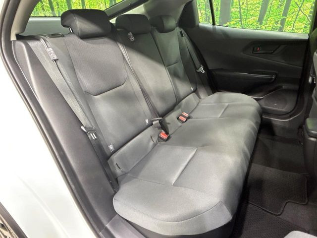 後部座席も気になるようなキズ・汚れやへたり等、大きなダメージはなく、良好な状態です。