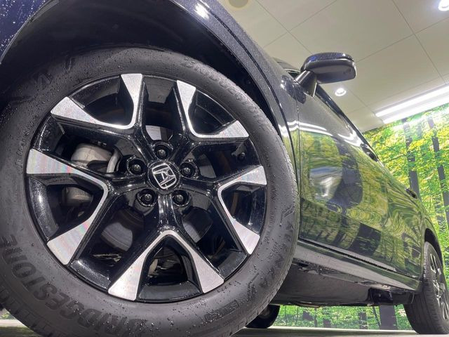 �y����18�C���`�A���~�z�C�[���z�O�ςɃ}�b�`���������A���~�z�C�[���𑕒����Ă���܂��B�e��ЊO�A���~�z�C�[����A�X�^�b�h���X�^�C�����戵�����Ă���܂��B���񂲑��k����������