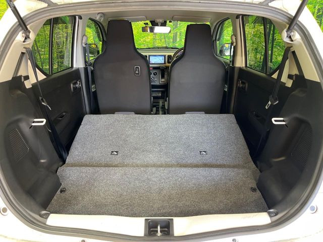 ���i�̂���������ʋ΁A���}���ɏ\���ȉ׎��X�y�[�X���m�ۂ��Ă���܂��B�Z�J���h�V�[�g��|���ƁA�傫�ȉו��̐ύڂ��\�ł���