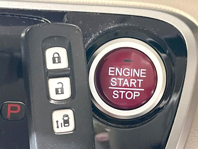 �yHonda�X�}�[�g�L�[�z�J�o����|�P�b�g�ɓ��ꂽ�܂܂ł��h�A�̎{���E�������\�ȃX�}�[�g�L�[�𑕔��B�G���W���̃I���E�I�t�����J�M�����o���K�v����������Ƃ��Ă��֗��ł���