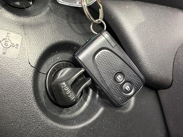 �y�X�}�[�g�L�[�z�J�o����|�P�b�g�ɓ��ꂽ�܂܂ł��h�A�̎{���E�������\�ȃX�}�[�g�L�[�𑕔��B�G���W���̃I���E�I�t�����J�M�����o���K�v����������Ƃ��Ă��֗��ł���