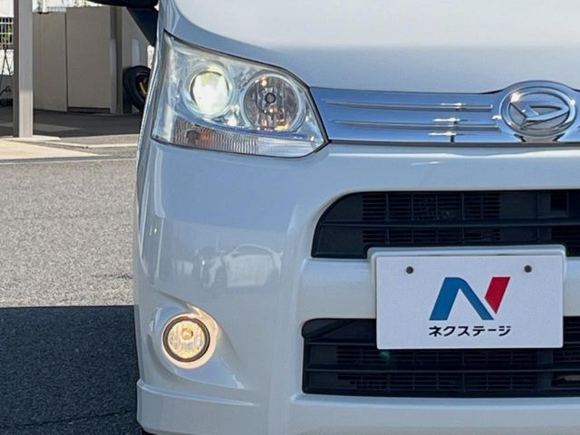 【HIDヘッドライト】非常に明るく前方を照らしてくれるので、悪天候や夜間の走行時も視界良好で安心してお乗りいただけます。