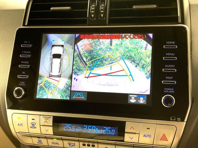 【パノラミックビューモニター】専用のカメラにより、上から見下ろしたような視点で360度クルマの周囲を確認することができます☆死角部分も確認しやすく、狭い場所での切り返しや駐車もスムーズに行えます。