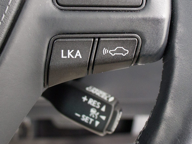 衝突回避支援型プリクラッシュセーフティシステム 前方に出現した障害物に対し警報を発し、ドライバーに警告。同時にブレーキアシストにより衝突回避と速度を軽減します。