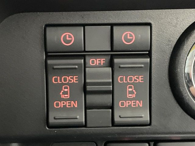 �y�����X���C�h�h�A�z���ԏ�ŗׂ̎ԂƂ̊Ԋu���������ɂ������A�X���C�h�h�A�Ȃ���S!�h�A�I�[�v������������炸�A�J�������L���̂ŏ��~�肪�Ƃ��Ă��ȒP�ł��B�傫�ȉו��̏o���������Ȃ���\��