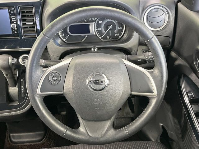 �y�����v�����X�e�A�����O�z�㎿�Ȋv���g�p���邱�ƂŁA��ɂ����������݂ƂĂ��^�]���₷���n���h���ł���