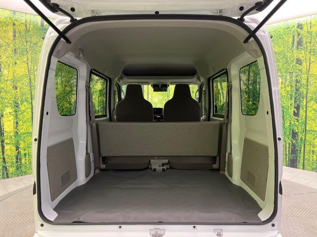 ���i�̂���������ʋ΁A���}���ɏ\���ȉ׎��X�y�[�X���m�ۂ��Ă���܂��B�Z�J���h�V�[�g��|���ƁA�傫�ȉו��̐ύڂ��\�ł���