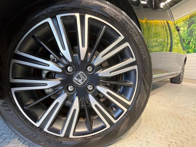 【純正16インチアルミホイール】外観にマッチした純正アルミホイールを装着しております。各種社外アルミホイールや、スタッドレスタイヤも取扱いしております。是非ご相談ください♪