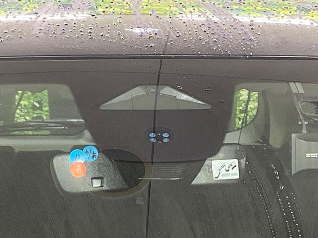 �y�z���_�Z���V���O�z���s���ɑO���̎ԗ�����F�����A�Փ˂������Ȏ��͌x��ƃu���[�L�ŏՓˉ���Ɣ�Q�y�����A�V�X�g�B�����S�Ƀh���C�u�����y���݂��������܂��B