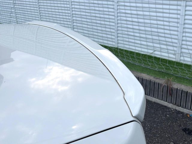 �y�����X�|�C���[�z�X�|�[�c�J�[�炵�����O�b�ƈ�������^�����X�|�C���[�𑕒��􍂑����s���̃X�^�r���e�B(���s���萫)����ɖ𗧂��܂��B