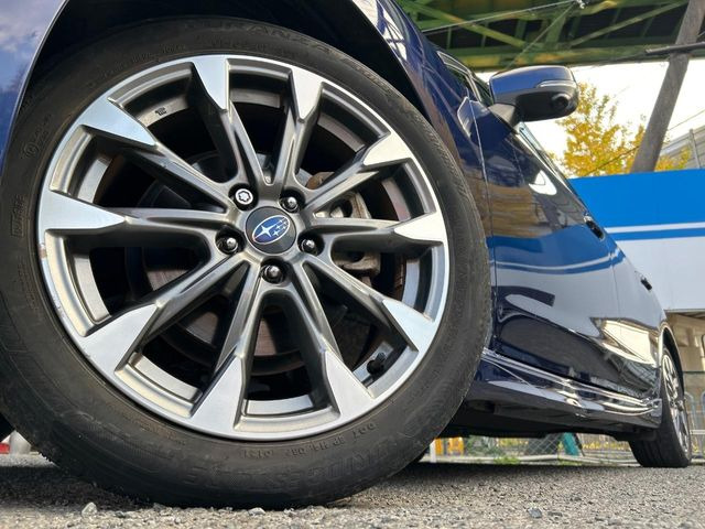 �y����17�C���`�A���~�z�C�[���z�O�ςɃ}�b�`���������A���~�z�C�[���𑕒����Ă���܂��B�e��ЊO�A���~�z�C�[����A�X�^�b�h���X�^�C�����戵�����Ă���܂��B���񂲑��k����������