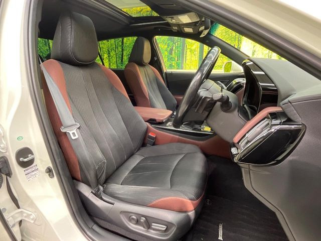 運転席シート廻りは使用感も少なく、良好な状態となっています。丁寧に使われていたことがよくわかりますね。