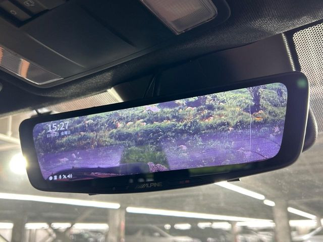 【デジタルルームミラー】後席の大きな荷物や同乗者で後方が確認しづらい時でも安心!カメラが撮影した車両後方の映像をルームミラー内に表示。クリアな視界で状況の確認が可能です!