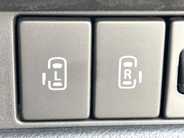 【両側パワースライドドア】スマートキーや運転席のスイッチで後席両側スライドドアの開閉が可能♪電動だから力を入れてドアを開ける必要が無く、小さなお子様でも簡単に開け閉めでき快適です♪