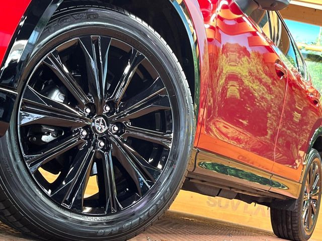 【純正19インチアルミホイール】外観にマッチした純正アルミホイールを装着しております。各種社外アルミホイールや、スタッドレスタイヤも取扱いしております。是非ご相談ください♪