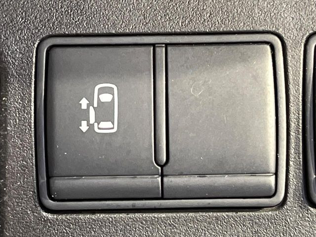 【パワースライドドア】スマートキーや運転席のスイッチでスライドドアの開閉が可能♪電動だから力を入れてドアを開ける必要が無く、小さいお子様でも、重い荷物を持っている時もラクに開け閉めできます♪