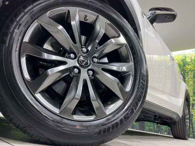 【純正18インチアルミホイール】外観にマッチした純正アルミホイールを装着しております。各種社外アルミホイールや、スタッドレスタイヤも取扱いしております。是非ご相談ください♪