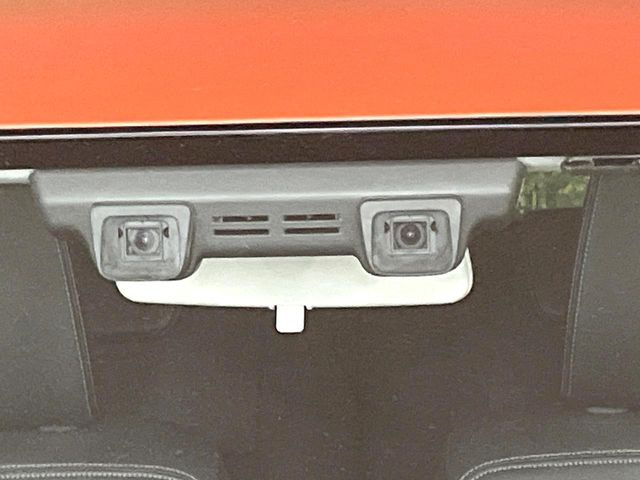 【スズキ セーフティサポート】走行中に前方の車両等を認識し、衝突しそうな時は警報とブレーキで衝突回避と被害軽減をアシスト。より安全にドライブをお楽しみいただけます。