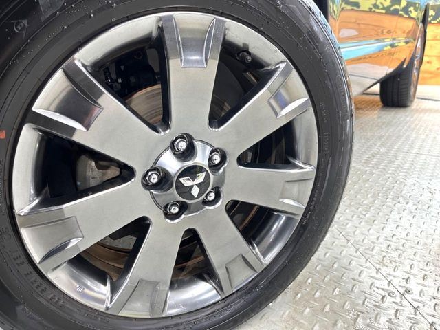 �y����18�C���`�A���~�z�C�[���z�O�ςɃ}�b�`���������A���~�z�C�[���𑕒����Ă���܂��B�e��ЊO�A���~�z�C�[����A�X�^�b�h���X�^�C�����戵�����Ă���܂��B���񂲑��k����������