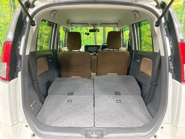 ���i�̂���������ʋ΁A���}���ɏ\���ȉ׎��X�y�[�X���m�ۂ��Ă���܂��B�Z�J���h�V�[�g��|���ƁA�傫�ȉו��̐ύڂ��\�ł���