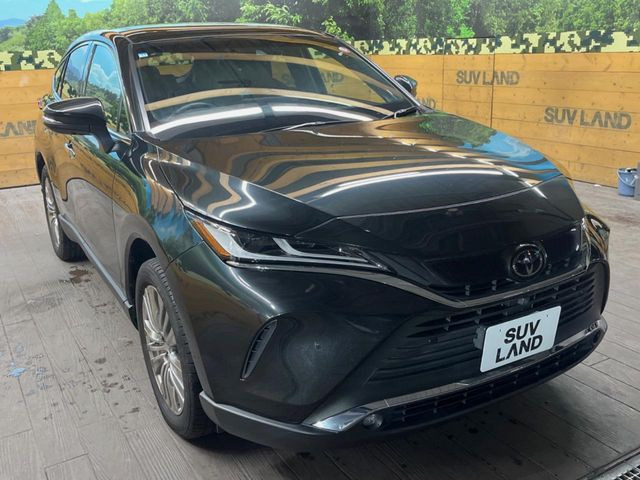 高透明度のガラス皮膜で撥水はもちろん、上質なツヤ・光沢を実現。紫外線や酸性雨から大切な愛車を保護し、色あせ・劣化を防止。「弾スプラッシュコート」、「弾プリミッサコート」からお選びいただけます。