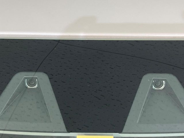 【スマートブレーキサポート】走行中に前方の車両等を認識し、衝突しそうな時は警報とブレーキで衝突回避と被害軽減をアシスト。より安全にドライブをお楽しみいただけます。