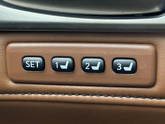 【メモリー機能付きパワーシート】ドライバーごとに設定したシート位置を記憶して、ボタン一つで切り替えできる便利な機能!運転する方が複数名いらっしゃるご家庭におすすめです♪